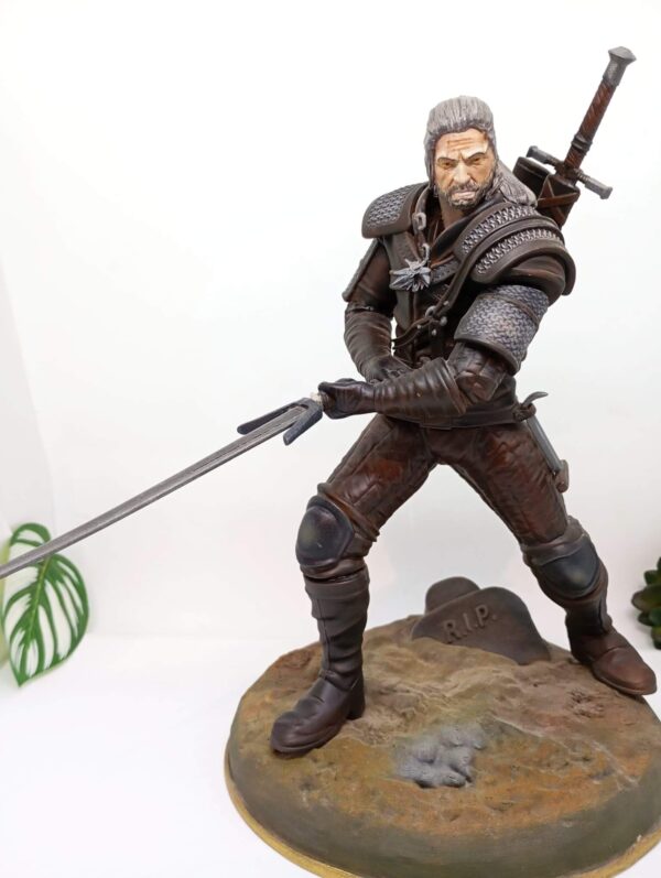 Figura pintada a mano de Geralt de Rivia de The Witcher, hecha en resina, 25 cm