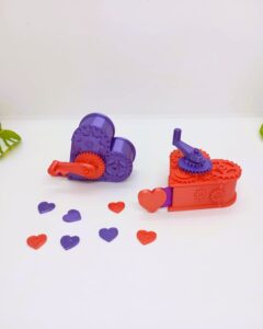 Cajita en forma de corazón con mensaje secreto en cinta, impresa en 3D